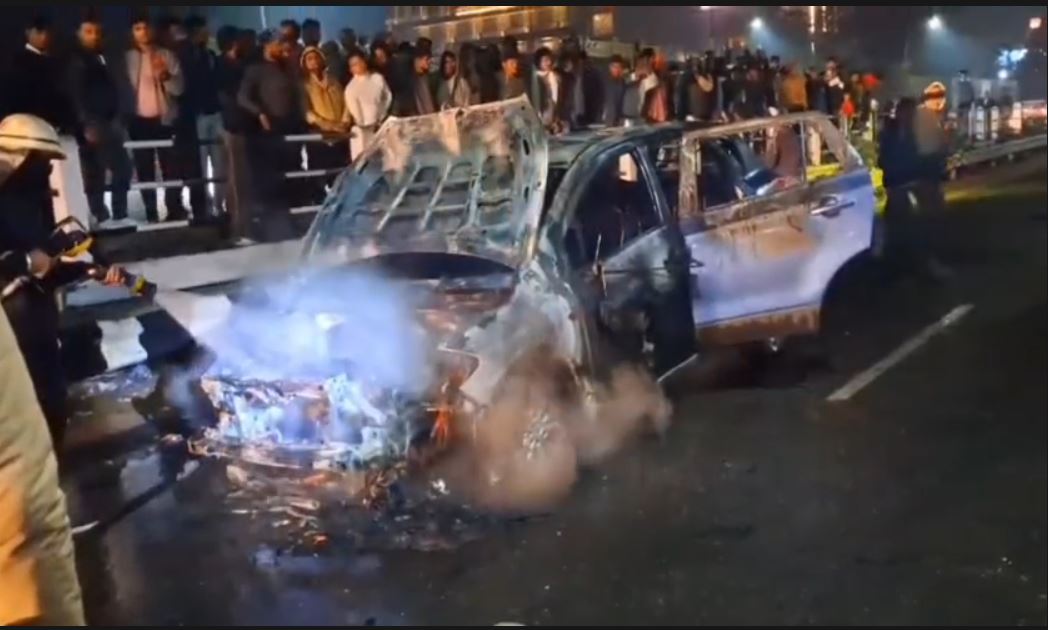 rispana moving car caught fire news haldwani cricketers