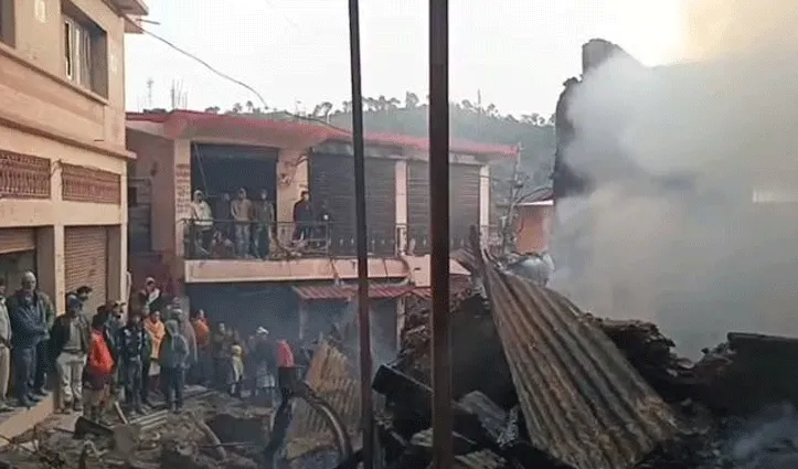 himachal-pradesh-solan-arki-bazar-cylinder-blast-8-year-old-girl-burnt-ALIVE