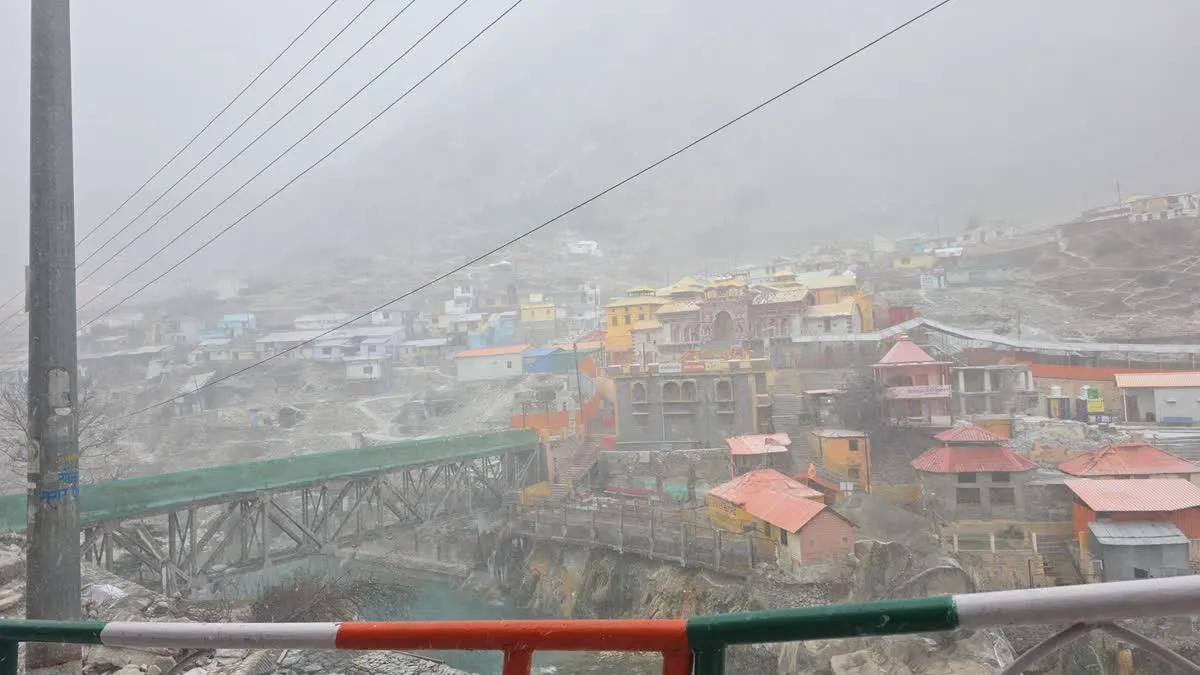 snowfall-in-badrinath-2026
