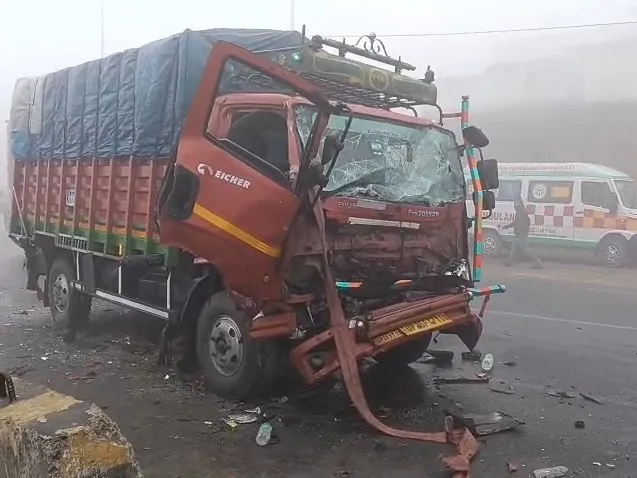 amroha-road-accident-due-to-dense-fog-18-vehicles-collided