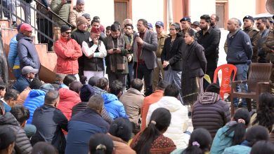 धराली–हर्षिल के आपदा प्रभावितों का धरना समाप्त, DM के आश्वासन के बाद माने प्रदर्शनकारी