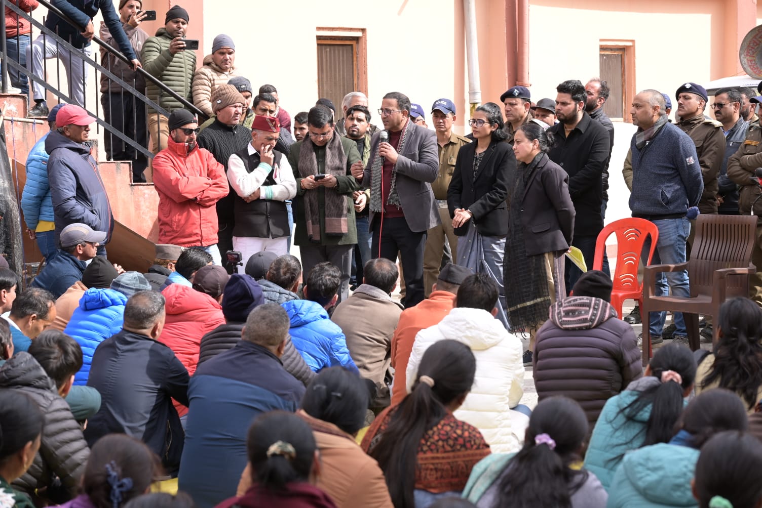 धराली–हर्षिल के आपदा प्रभावितों का धरना समाप्त, DM के आश्वासन के बाद माने प्रदर्शनकारी धराली–हर्षिल के आपदा प्रभावितों का धरना समाप्त, DM के आश्वासन के बाद माने प्रदर्शनकारी