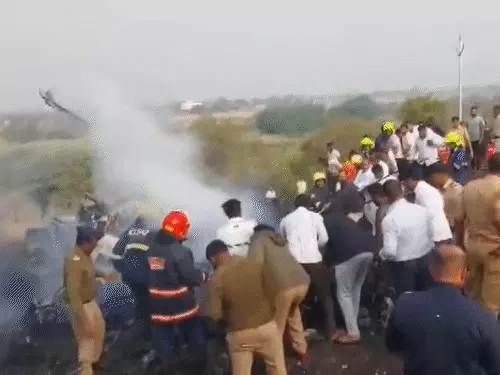दूर तक धुआं ही धुआं…शव आधे जले हुए, देखिए Ajit Pawar विमान क्रैश की दर्दनाक VIDEOS PLANE CRASH AJIT PAWAR