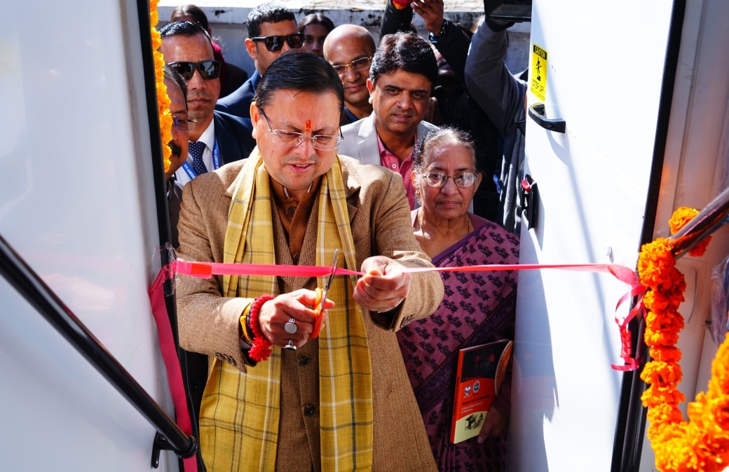 अब किताबों से नहीं, प्रयोग से होगी पढ़ाई, सीएम धामी ने फ्लैग ऑफ किया Lab on Wheels cm dhami flag off Lab on Wheels