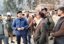 अगस्त्यमुनि डोली विवाद: मौके पर DM प्रतिक जैन, बोले सरकारी संपत्ति तोड़ने वालों पर होगा एक्शन