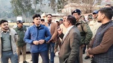 अगस्त्यमुनि डोली विवाद: मौके पर DM प्रतिक जैन, बोले सरकारी संपत्ति तोड़ने वालों पर होगा एक्शन