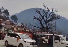 people-came-out-front-of-ganesh-joshis-convoy-uttarkashi