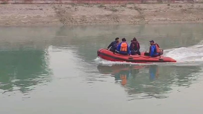 man-swept-away-gangnehar-haridwar