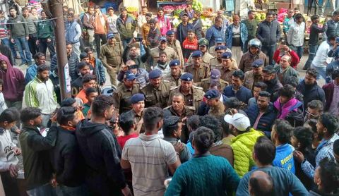 कोटद्वार में 'बाबा' नाम पर बवाल, नाम हटवाने पहुंचे थे बजरंग दल कार्यकर्ता, हो गई पिटाई baba name