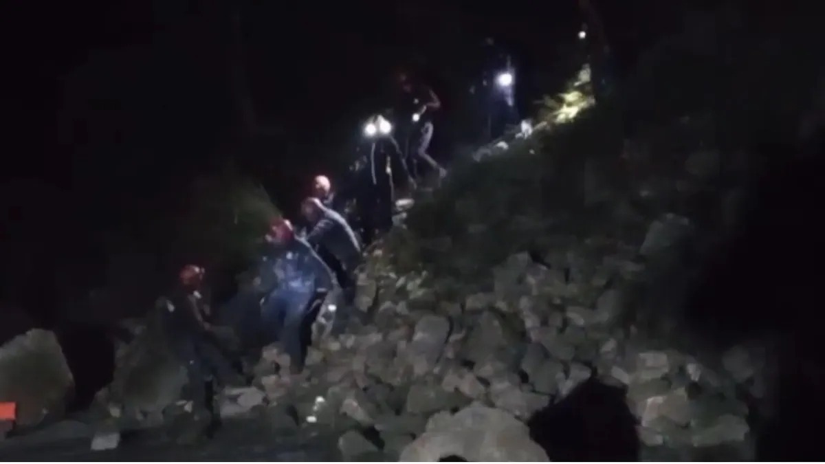 Rudraprayag News truck fell into ditch driver dead