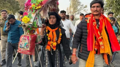 muslim-woman-brings-kanwar-from-haridwar-
