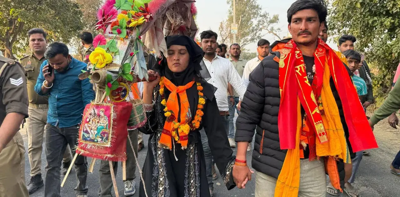 कांवड़ यात्रा पर निकली मुस्लिम महिला, हरिद्वार से गंगाजल लेकर करेंगी जलाभिषेक muslim-woman-brings-kanwar-from-haridwar-