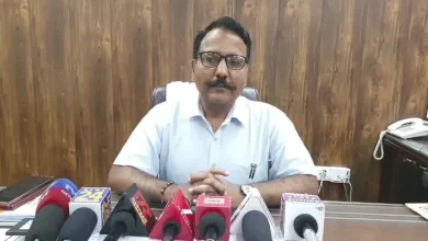 कानूनगो ने निजी व्यक्तियों से कराया सरकारी काम, DM ने किया 2 का डिमोशन