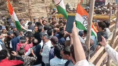 विधानसभा कूच कर रहे कांग्रेस कार्यकर्ताओं को पुलिस ने रोका