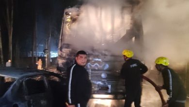 हरिद्वार में बड़ा हादसा: कार और बस की जोरदार भिड़ंत, दोनों गाड़ियों में लगी आग