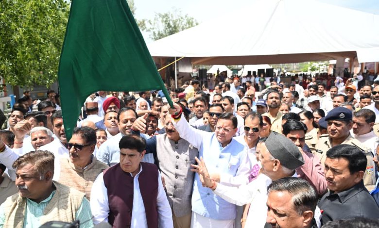 ऋषिकेश से चारधाम जाने वाली बसों को CM ने हरी झंडी दिखाकर किया रवाना, श्रद्धालुओं का किया स्वागत chardham yatra 2026
