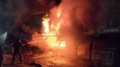 रुड़की में BSM डिग्री कॉलेज के पास स्पेयर पार्ट्स की दुकान में लगी भीषण आग