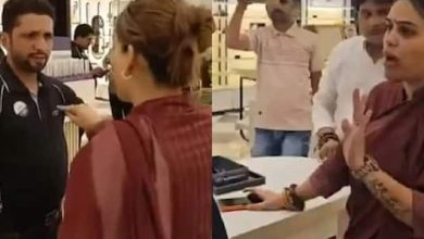 lenskart-controversy-bjp-leader-nazia-elahi-protests-over-tilak-and-bindi-restrictions