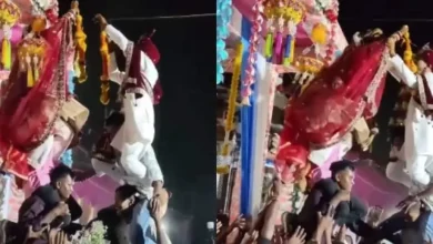 bride-groom-competed-over-varmala-ritual-video viral