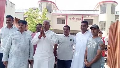 mla-arvind-pandey-returns-land-to-woman-from-buksa-community