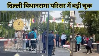 delhi-assembly-unidentified-car-enters-premises