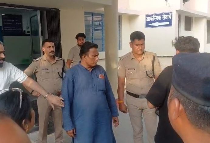 रुड़की में बवाल: भीम आर्मी का गाना बजते ही भड़के BJP नेता, युवक से की धक्का-मुक्की