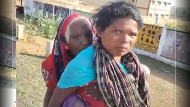 chhattisgarh-woman-carries-mother-in-law-on-back- for pension