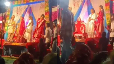 viral-video-bride-jumps-from-wedding-stage
