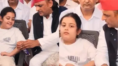 prateek-yadav-death-akhilesh-yadav-emotional-at-funeral-feeding-chocolate-his-niece
