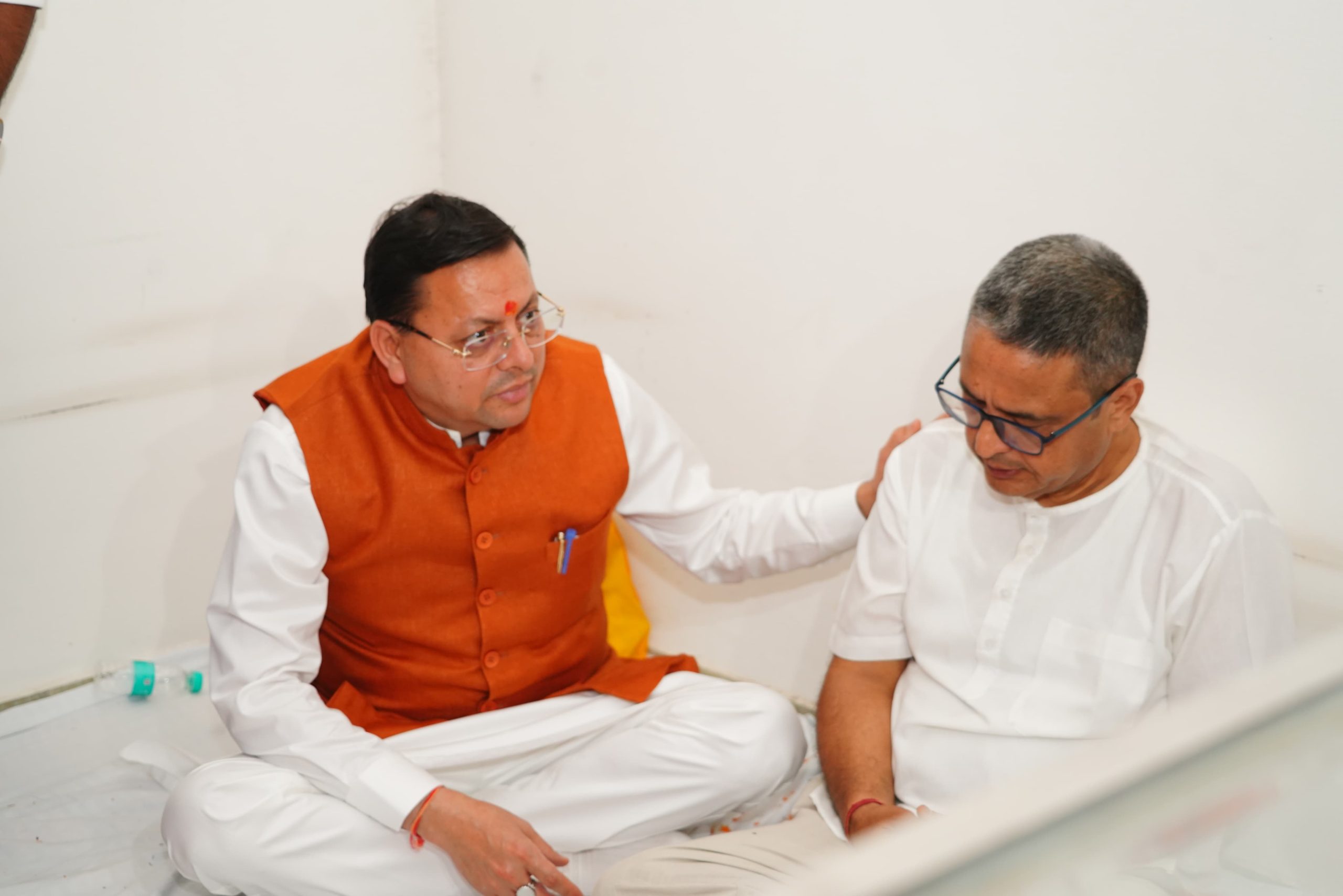 BC Khanduri को श्रद्धांजलि देने उनके आवास पर पहुंचे सीएम धामी, बोले जनता ने खो दिया अपना जनप्रिय नेता bc khanduri