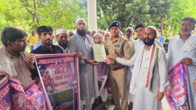 SSP को बधाई देने पहुंचे मुस्लिम समुदाय के लोग, Akram encounter पर बोले ये Akram encounter case: मुस्लिम समुदाय के लोगों ने की पुलिस के एक्शन की सराहना, विरोध करने वालों को दी चेतावनी