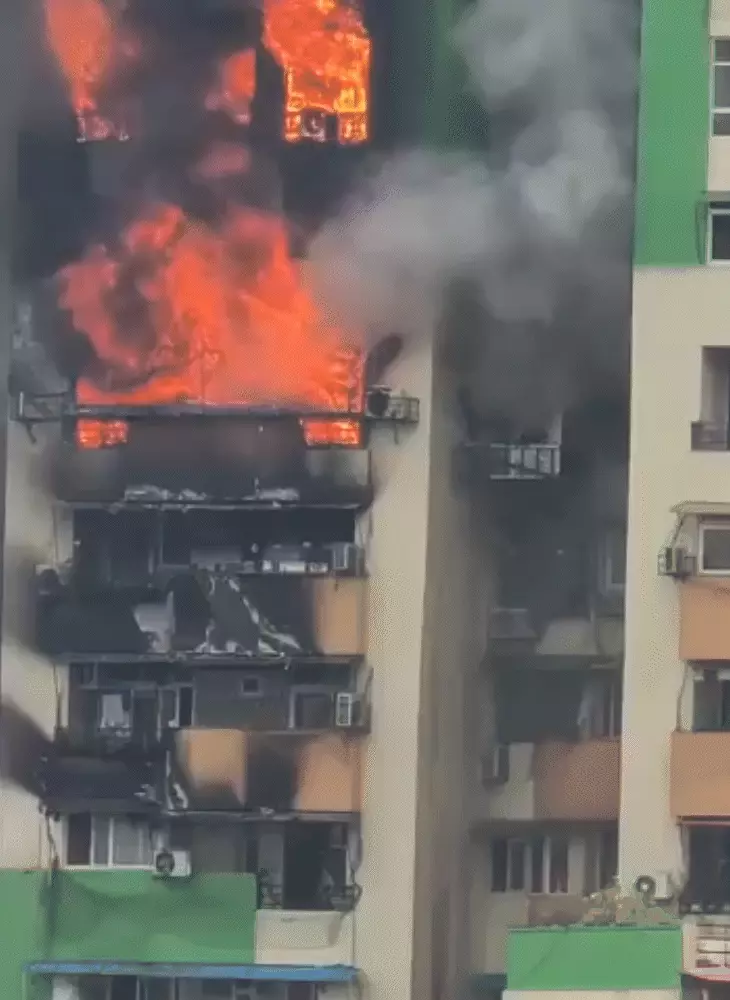 fire-broke-out-in-delhi-building