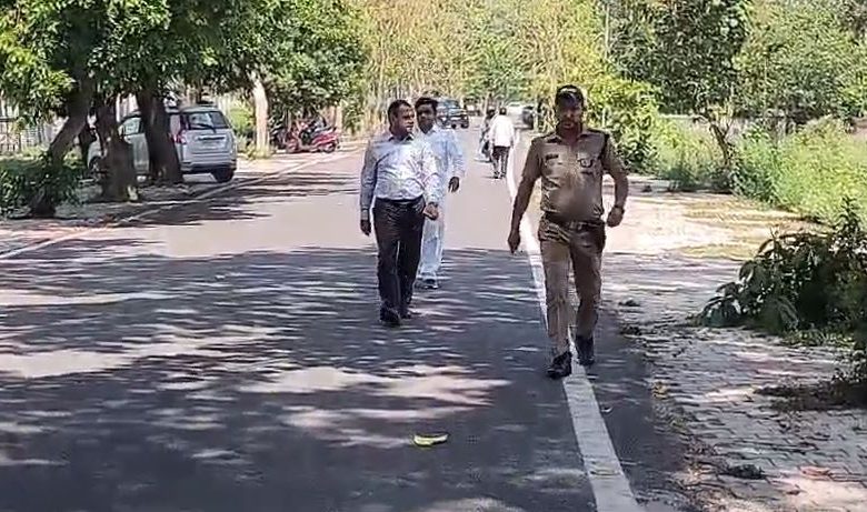 haridwar-DM-mayur-dikshit-780x461.jpg