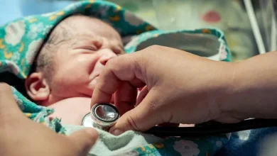 फ्रिज के नीचे फंसी गेंद निकाल रहा था मासूम, कंरट लगने से एक साल के बच्चे की मौत haldwani-1 YEAR OLD electrocuted-fridge