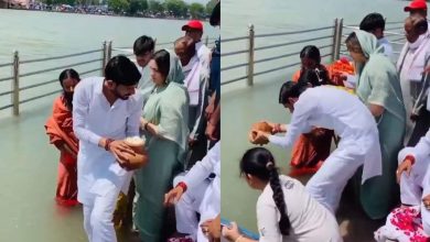 immersion-of-pratik-yadavs-ashes-in-ganga-vip-ghat