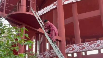 nursing-aspirants-and-congress-leader-jyoti-rautela-descend-from-water-tank