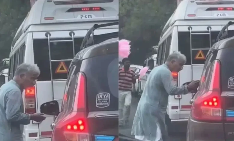 Mussoorie में पर्यटकों ने फेंका कूड़ा, बीच सड़क शख्स ने यूं सिखाया सबक, Video Viral mussoorie-video-viral-tourists-littering