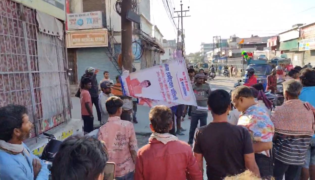 देहरादून में दर्दनाक हादसा: डंपर ने एक शख्स को कुचला, स्थानीय लोगों ने सड़क जाम कर किया हंगामा accident in dehradun