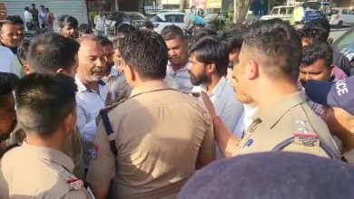 सितारगंज अस्पताल में प्रसूता की मौत पर हंगामा, परिजनों ने डॉक्टरों पर लगाए लापरवाही के आरोप uproar-at-sitarganj-hospital-over-death-of-woman-in-childbirth