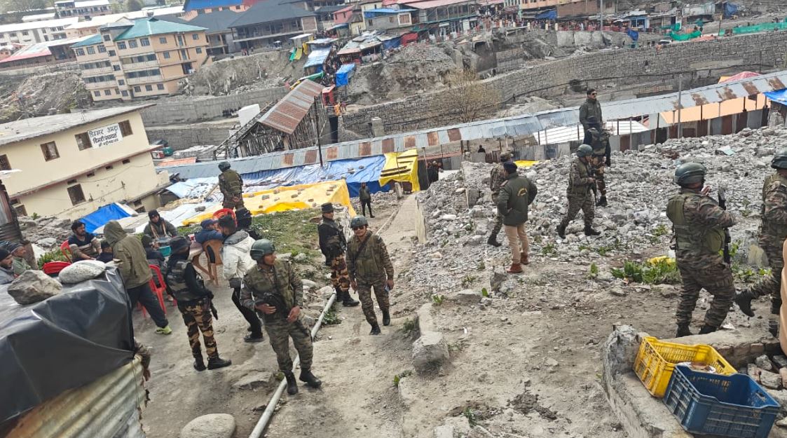 बद्रीनाथ धाम में हाई अलर्ट: यात्रा के बीच बढ़ाई सुरक्षा, संदिग्धों पर निगरानी badrinath dham