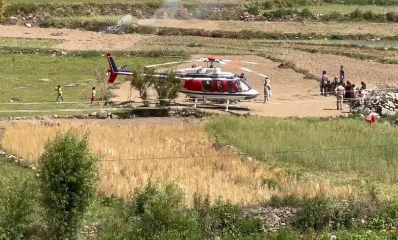 टिहरी में हादसा: 11000 वोल्ट के हाईटेंशन तार में फंसा हेलीकॉटर, पायलट ने की इमरजेंसी लैंडिंग helicopter-entangled-in-11000-volt-high-tension-wire-in-tehri