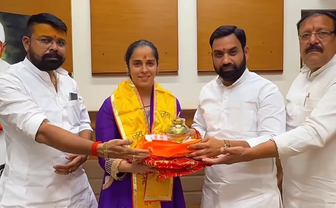 उत्तराखंड पहुंची Saina Nehwal, हरिद्वार में की गंगा आरती, 6 दिनों से घूम रहीं haridwar