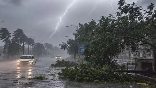 मौत की आंधी!, तूफान, भारी बारिश के चलते 74 की मौत, कई घायल, 80 से ज्यादा मकान क्षतिग्रस्त up-weather-death-news
