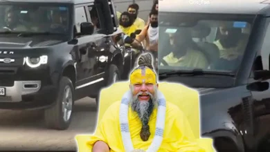 viral-video-shows-people-kissing-road-after-premanand-maharajs-defender-crosses-their-path