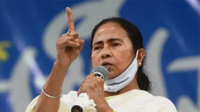 TMC में टूट!, होटल में 50 विधायकों की बैठक, चुनाव चिह्न पर चाहते हैं कब्जा mamata-banerjee-split-in-tmc-mlas-symbol