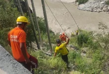 dumper-truck-fell-into-river-from-rishikesh-badrinath-national-highway-near-karnaprayag-in-chamoli