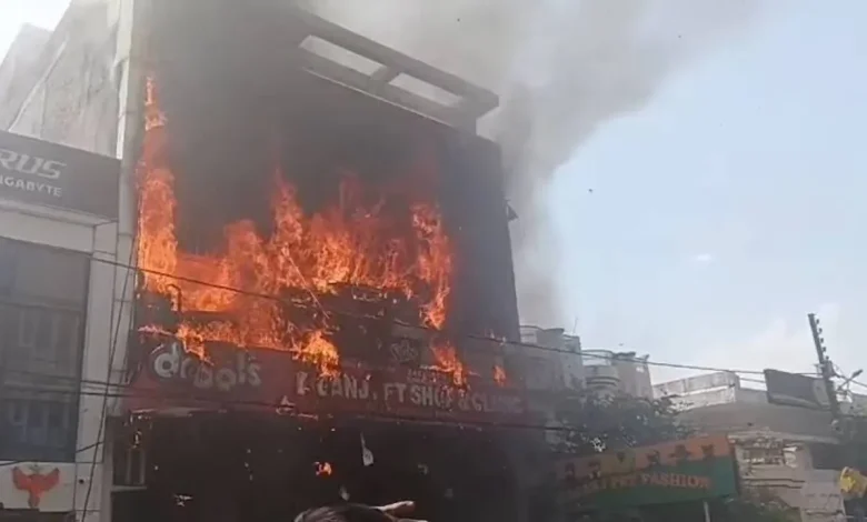कोचिंग सेंटर में भीषण आग!, 14 बच्चों की दर्दनाक मौत, बिल्डिंग से कूदकर बचा रहे जान fire-breaks-out-at-coaching-center-in-lucknow-