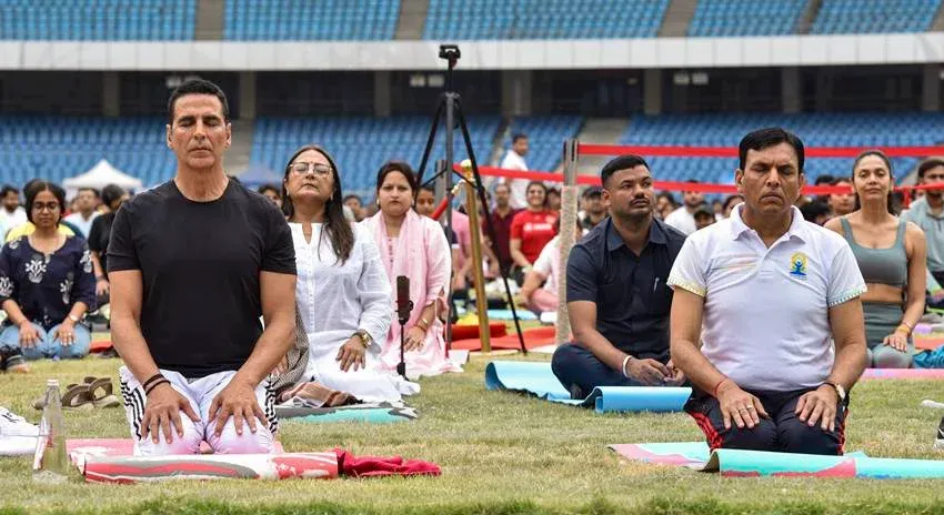 International Yoga Day 2026: एकजुट हुआ देश!, PM Modi समेत राज्यों के नेताओं ने किया योगाभ्यास International Yoga Day 2026