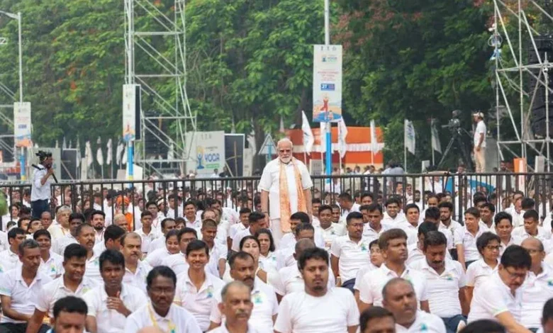 International Yoga Day 2026: एकजुट हुआ देश!, PM Modi समेत राज्यों के नेताओं ने किया योगाभ्यास International-Yoga-Day-2026