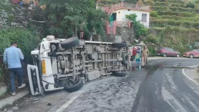 tempo-traveler--overturned-near-badrinath-highway